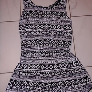 Girls Large Jumper Black and White Old Navy